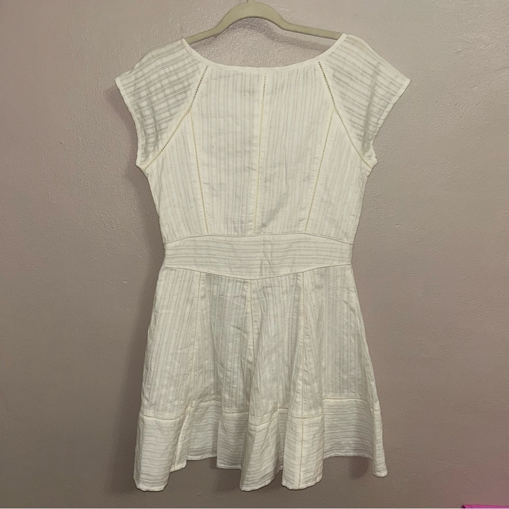 White Short-Sleeve Midi Dress - Timeless Casual Style - Picture 2 of 4